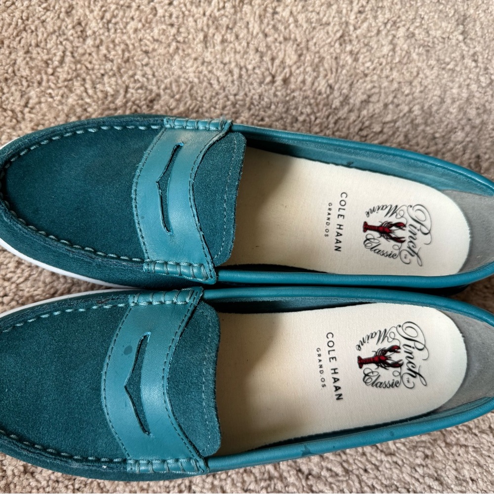 size 8.5. The price is $20. Color: turquoise. - Picture 2 of 5